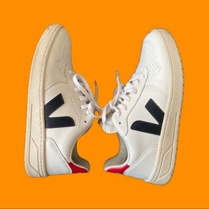 Mens Veja Sneakers size 42 (commonly known as 9usa)